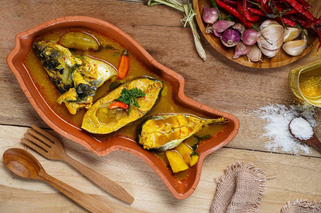 A Deep Dive into Riau’s Culinary Treasure: Mastering Gulai Ikan