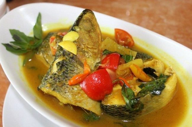 Pallumara Ikan Kembung: Unveiling Makassar’s Authentic Seafood Treasure