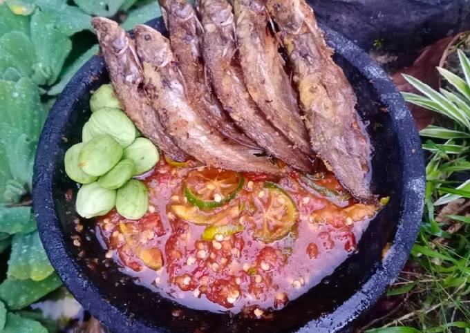 Resep Tempoyak Ikan Lais Goreng Krispi: A Culinary Journey into Authentic Indonesian Flavor