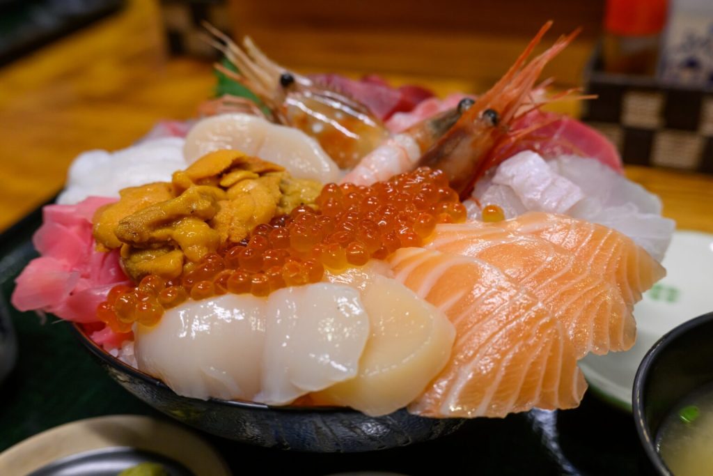 The Art of Seafood Donburi: Exploring Exquisite Variations Beyond the Classic